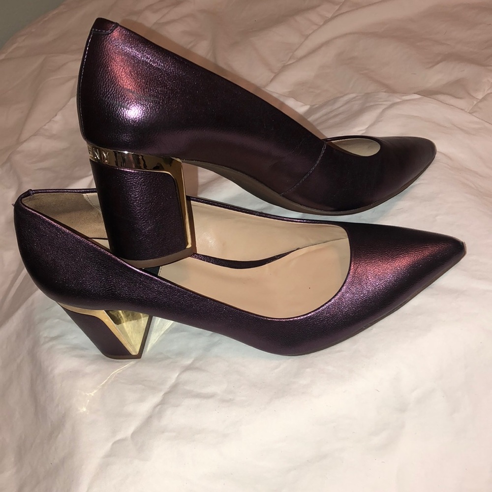 DKNY Ellie Leather Upper Classic Pumps